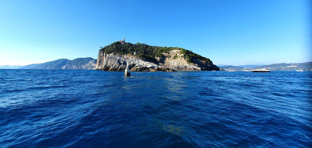 Comodo Al Mare Леричи Экстерьер фото
